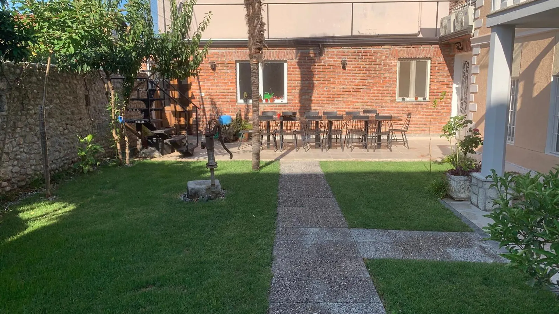 Vintage Villa Shkodër Bed & Breakfast